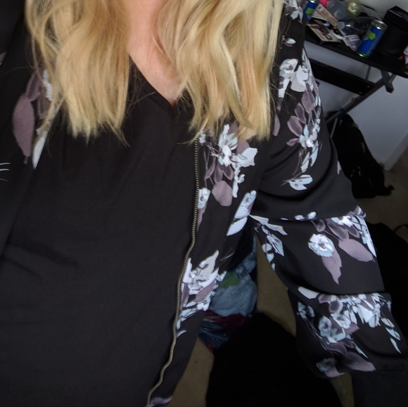 Zip-up thin jacket - Picture 3 of 3